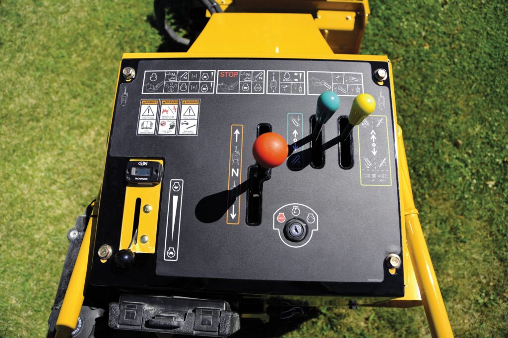 Ruční rýhovač Vermeer RTX130