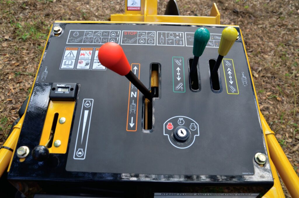 Ruční rýhovač Vermeer RTX250