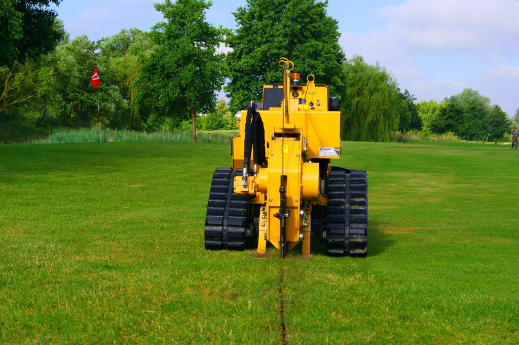 Vibrační pluh Vermeer PTX40