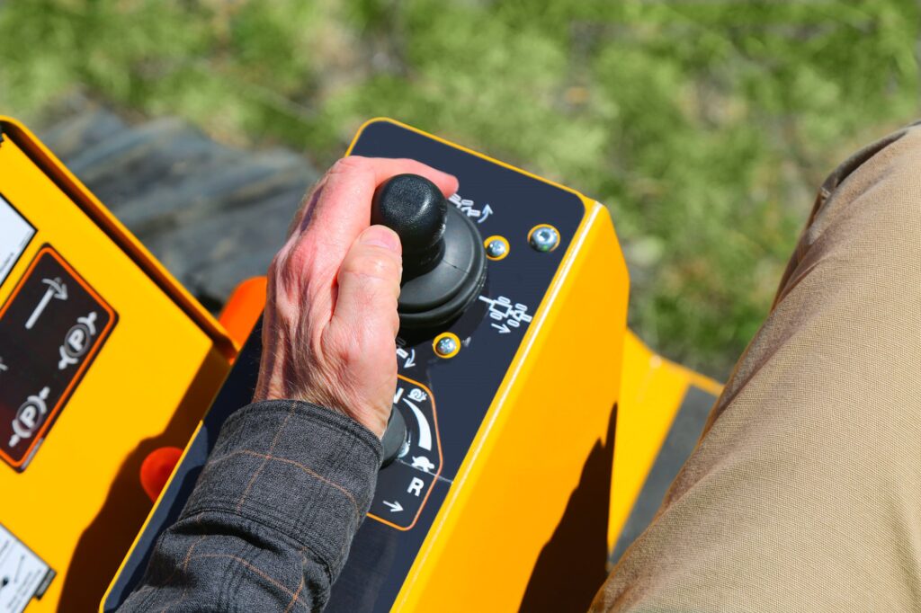 Vibrační pluh Vermeer PTX44