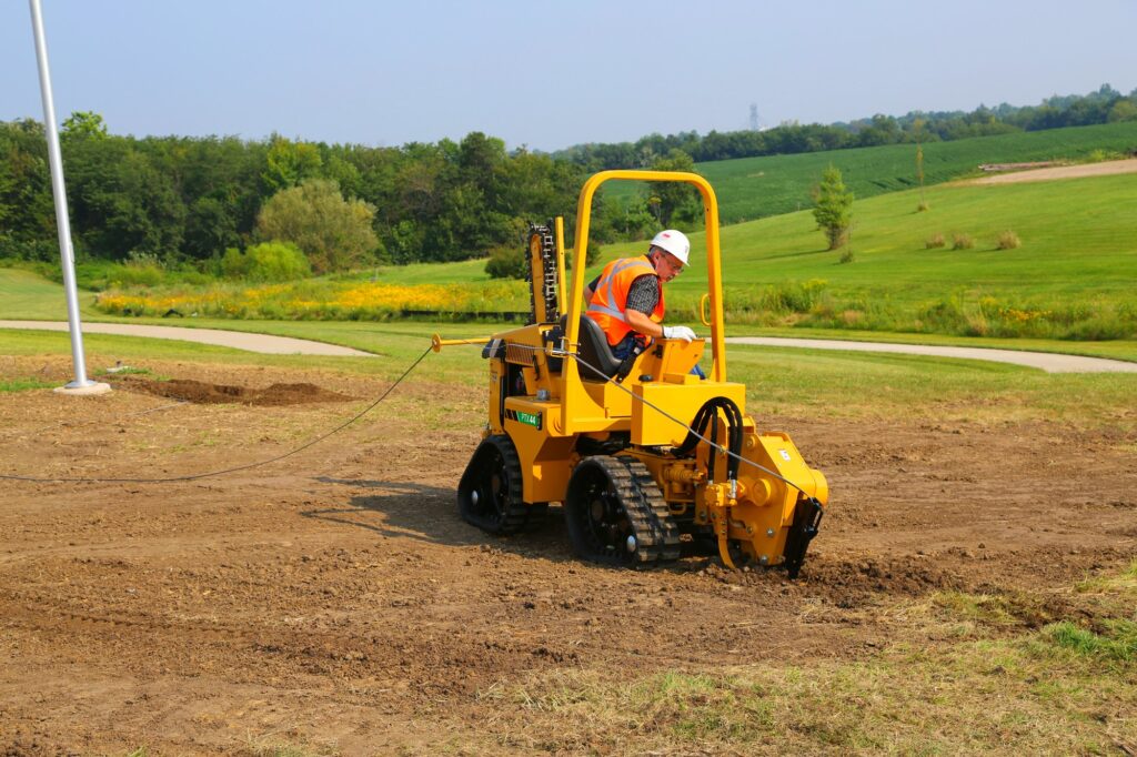 Vibrační pluh Vermeer PTX44